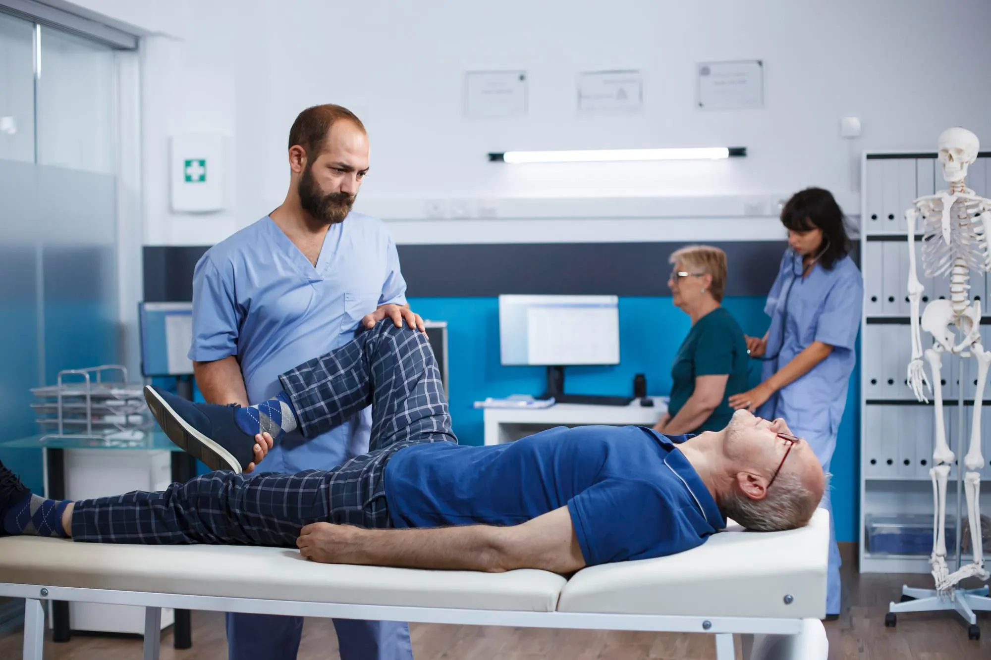 Banner presenting effective strategies to reduce pain after injury or accident, including medication, therapy, and recovery-focused treatment plans.