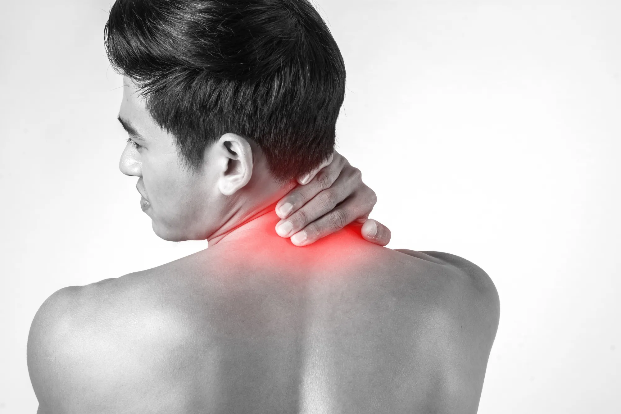 Banner highlighting low dose naltrexone as a treatment option for fibromyalgia, focusing on pain reduction and improved immune function.